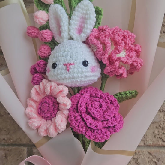 a beautiful bouquet of crocheted flowers